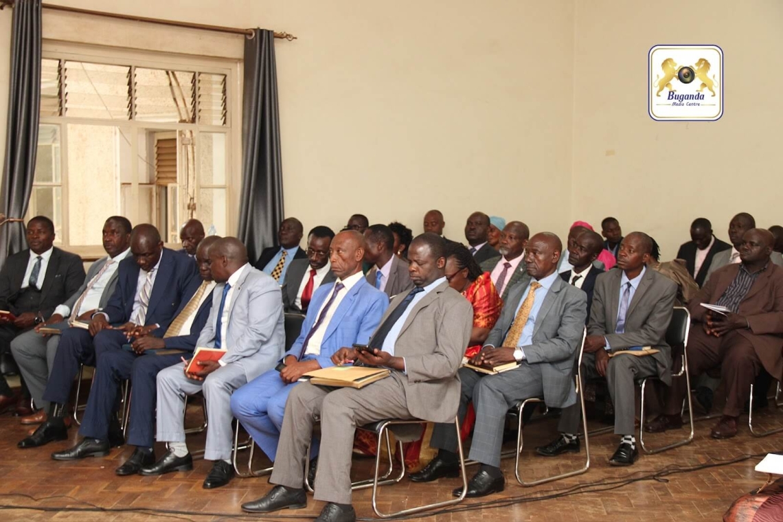Abaami b’amasaaza mu nsisinkano yaabwe ne Katikkiro e Bulange
